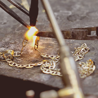 Работы по восстановлению первоначального вида ювелирных украшений из драгоценных металлов: золота, серебра, платины